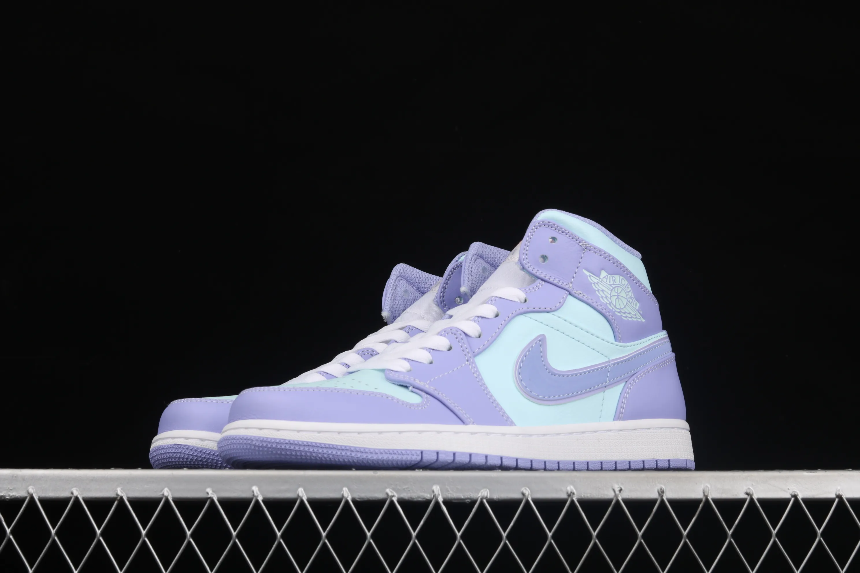 All categories Air Jordan Jordan series basketball shoes Air Jordan 1 Mid G version pure original Air Jordan 1 Mid SE AJ1 Joe 1 Violet 554724-500